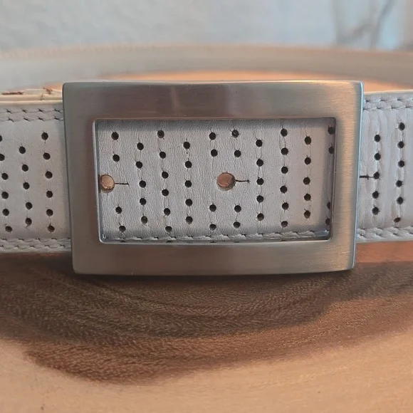 PGA TOUR Mens White Leather Silver Buckle Perforated Adjustable Golf Belt Sz 36 - Picture 2 of 10